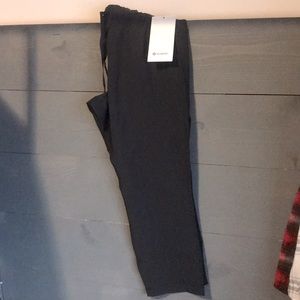 COPY - Lululemon on the fly cropped pants